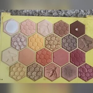 Bee You Eyeshadow Palette - Vibrant Shades